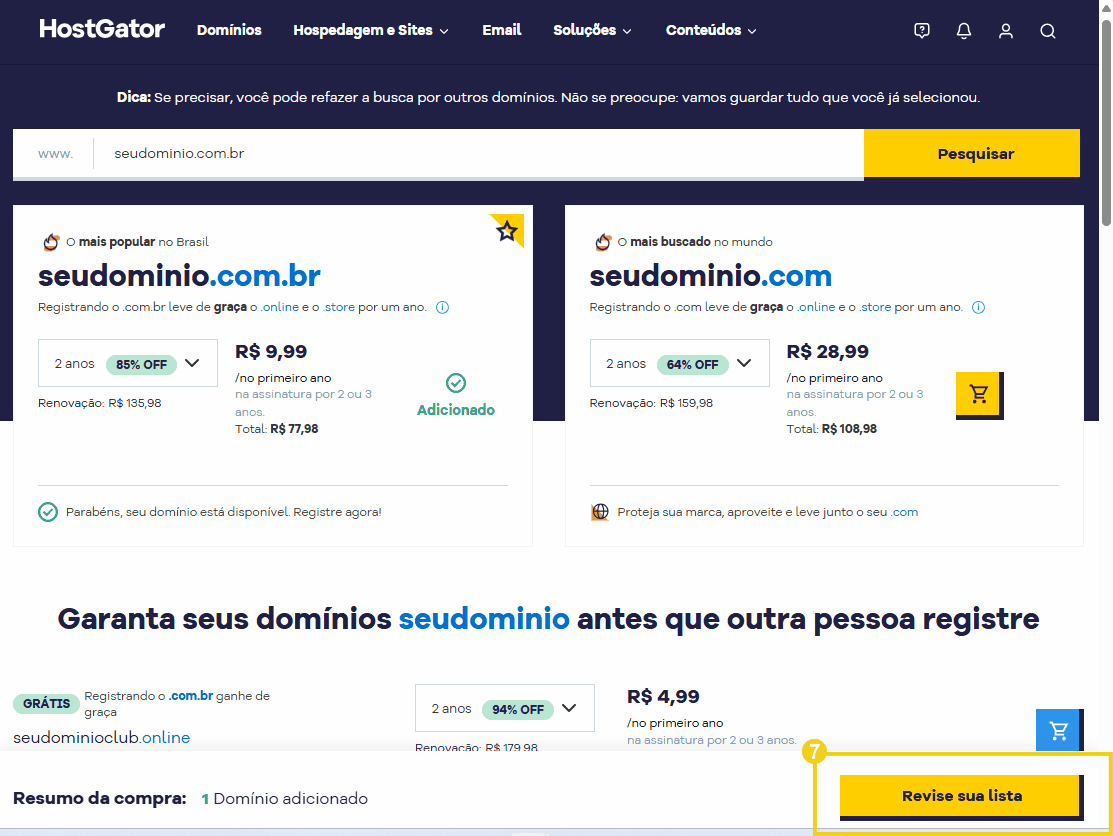 Imagem do site HostGator apresentando opções de domínios e preços promocionais para registrar seu domínio