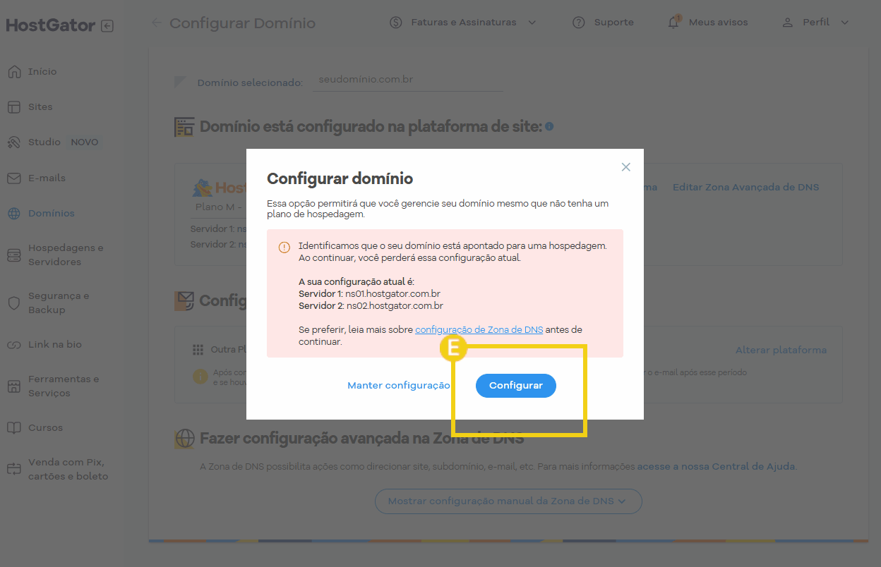 Tela de configuração de domínio na plataforma HostGator, mostrando as opções de gerenciamento e o botão de configurar em destaque.