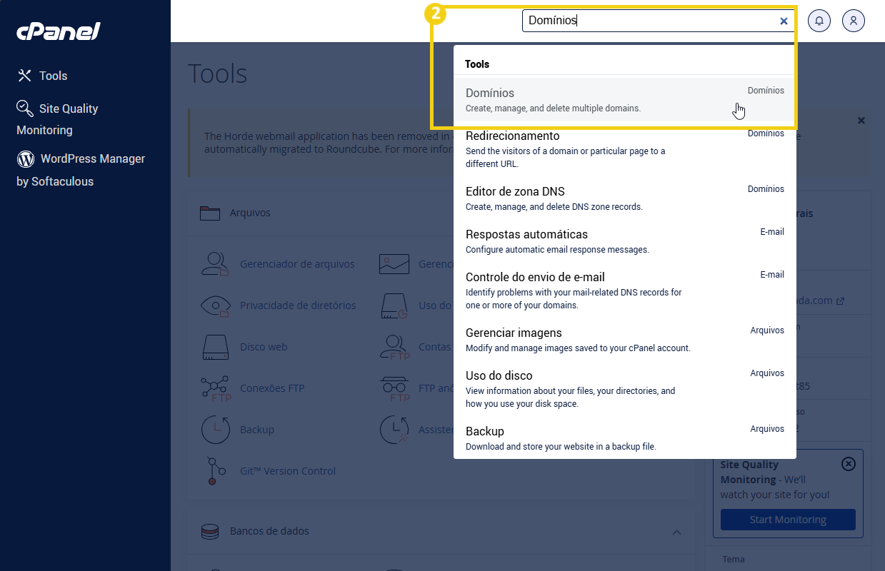 Imagem de captura de tela do painel de controle do cPanel, destacando a ferramenta de Domínios na aba de ferramentas, utilizada para gerenciar e criar domínios.