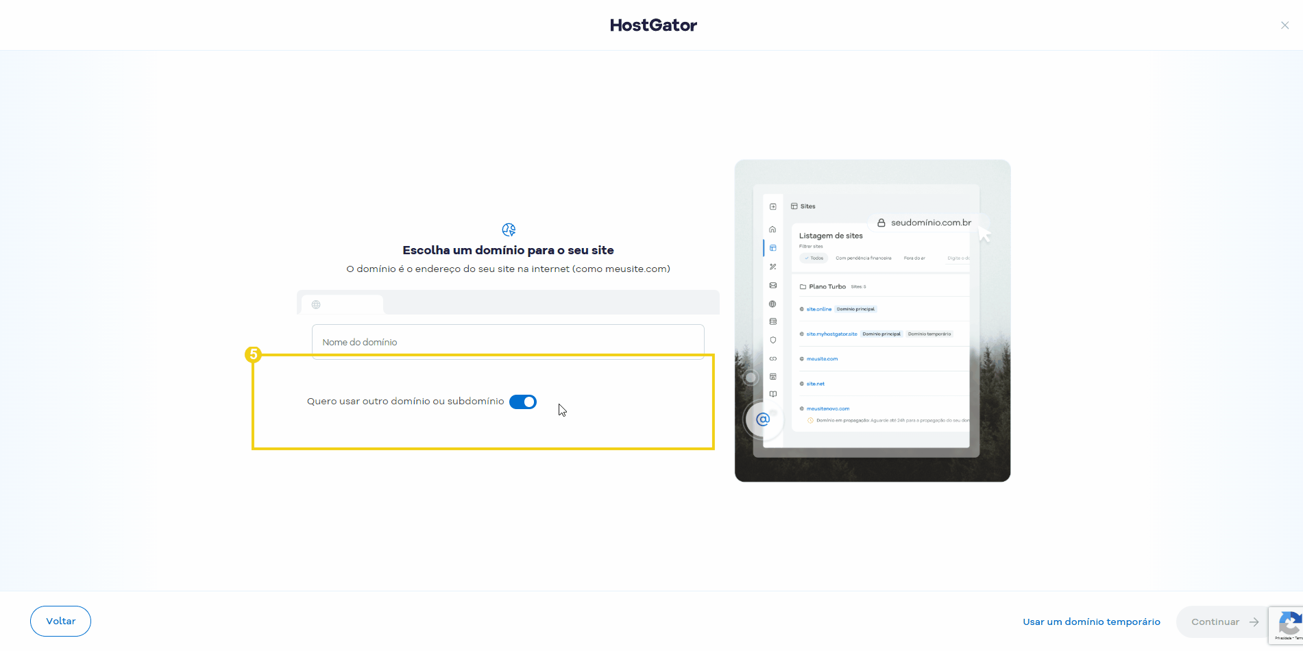 Tela do painel do HostGator apresentando a opção de escolher um domínio para seu site, com destaque para o campo de nome do domínio e a configuração de subdomínio