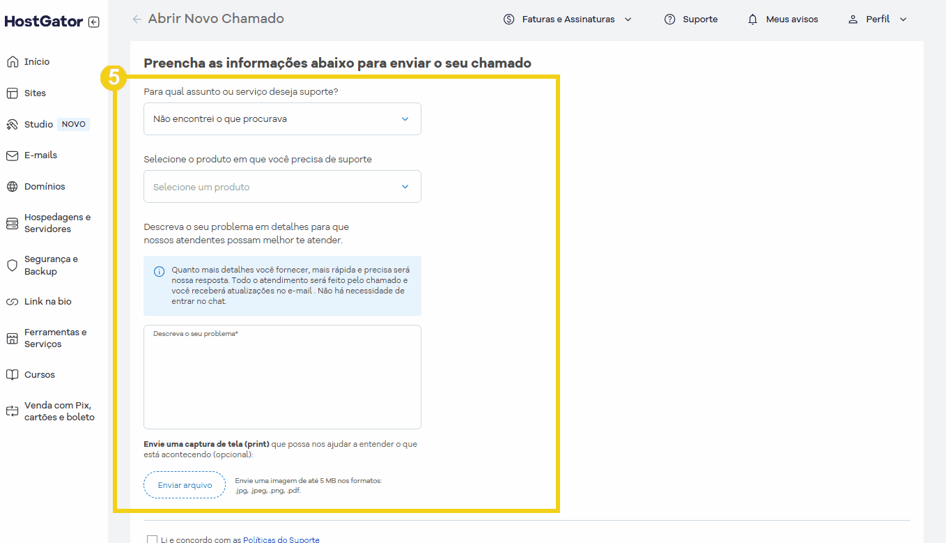 Tela de preenchimento de formulário de suporte via chamado no HostGator, com campos para assunto, produto, descrição do problema e upload de captura de tela
