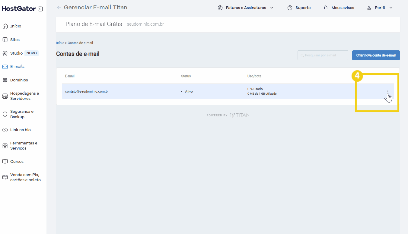 Tela de gerenciamento de e-mail no Titan, mostrando como acessar uma conta de e-mail no painel de controle