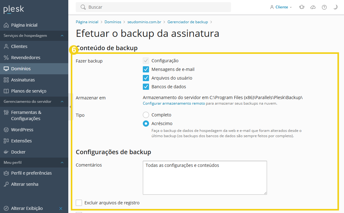 Tela de configurações de backup do servidor no painel de controle do Plesk, incluindo opções para fazer backup de configurações, mensagens, arquivos do usuário, bancos de dados e armazenamento