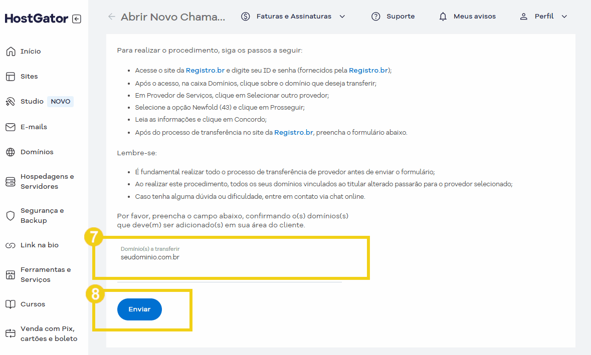 Instruções passo a passo para transferir um domínio no painel do HostGator, destacando a URL do site, o botão 'Enviar' e o campo de domínio preenchido