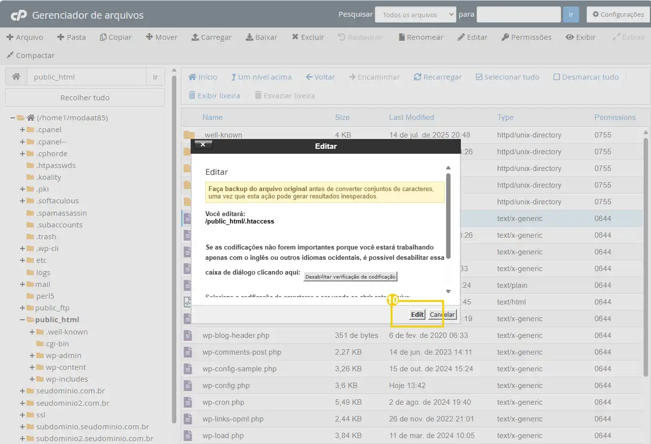 Captura de tela de um painel de gerenciamento de arquivos mostrando a edição de um arquivo .htaccess, importante para configuração de servidores web destacando a opção Edit