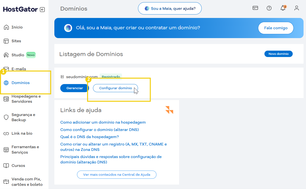 Tela do painel de controle do HostGator com opções para gerenciar domínios, incluindo uma lista de domínios registrados e configuração de novos domínios.