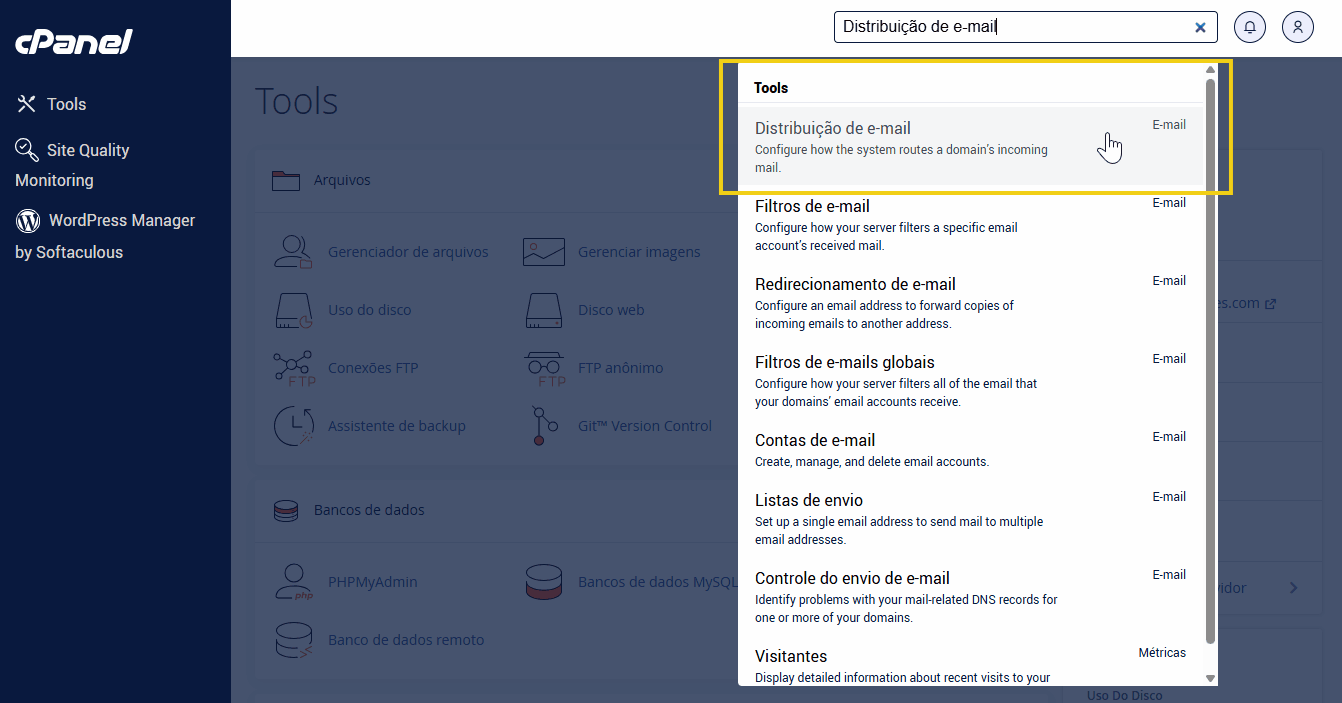 Imagem mostrando o painel de ferramentas de e-mail do cPanel, com destaque para configurações de distribuição de e-mail.  