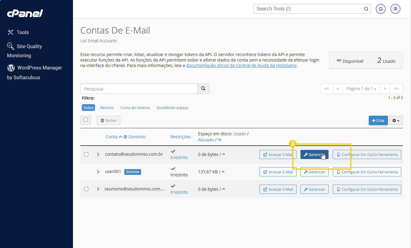 Captura da tela do painel de controle do cPanel mostrando a gestão de contas de email, com opções de gerenciamento e configurações.