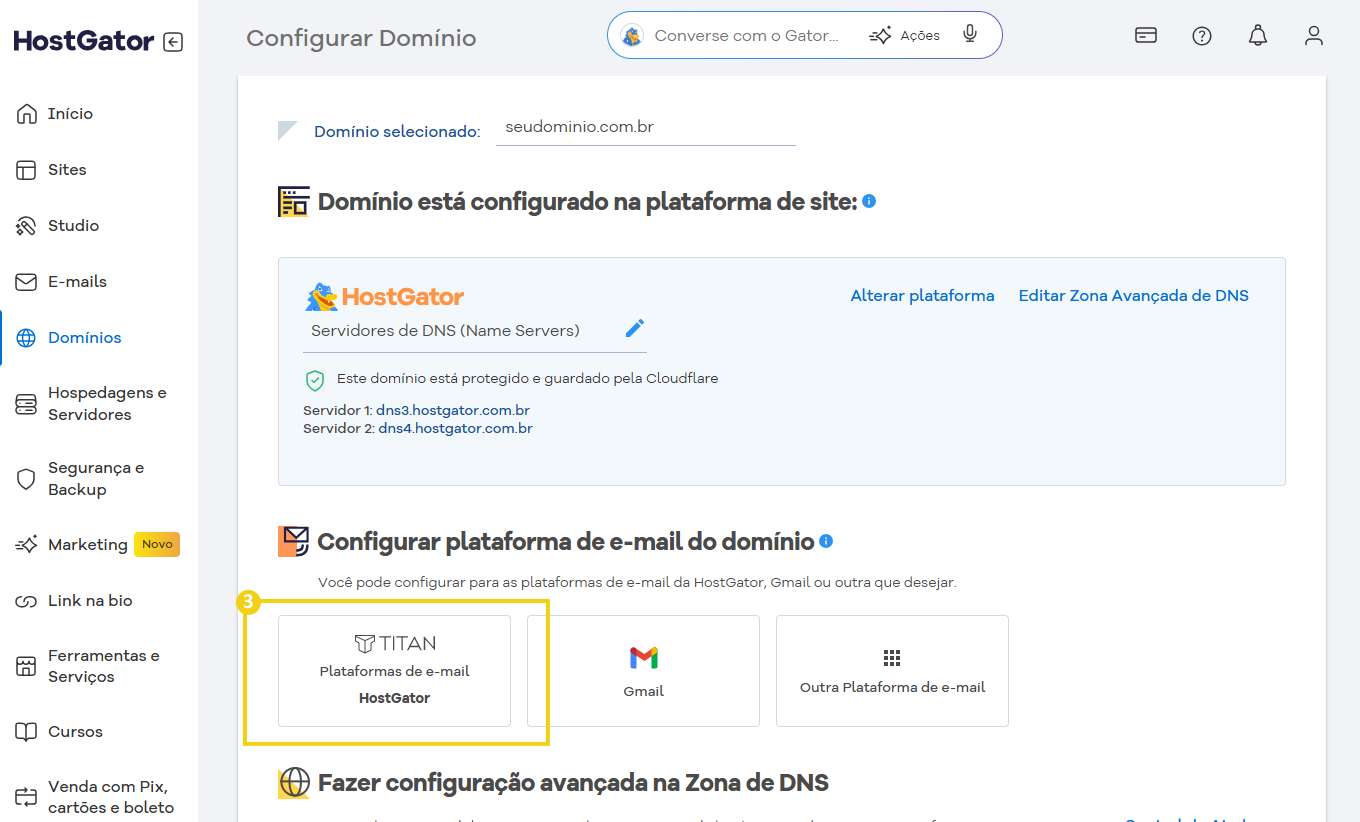 Imagem mostra a tela do Portal do Cliente para configurar a plataforma de e-mail do domínio