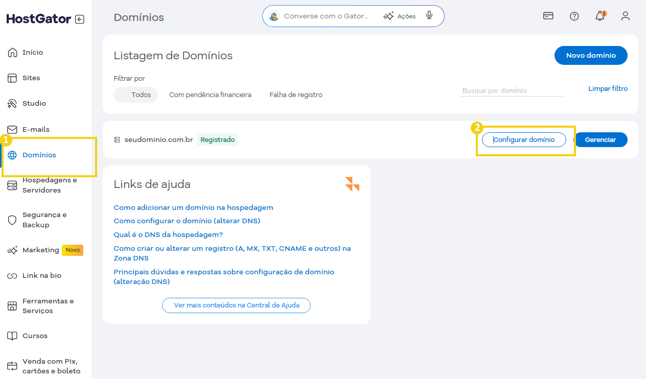 Interface de gerenciamento de domínios no HostGator mostrando opções de configuração e lista de domínios registrados. 
