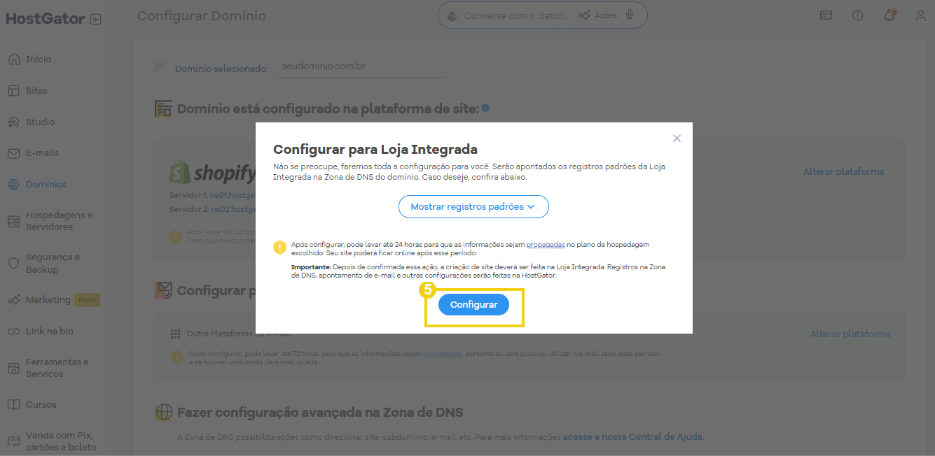 Imagem de configuração DNS para loja integrada em painel de controle de hospedagem, destacando o botão de 'Configurar' e a mensagem de aviso. 