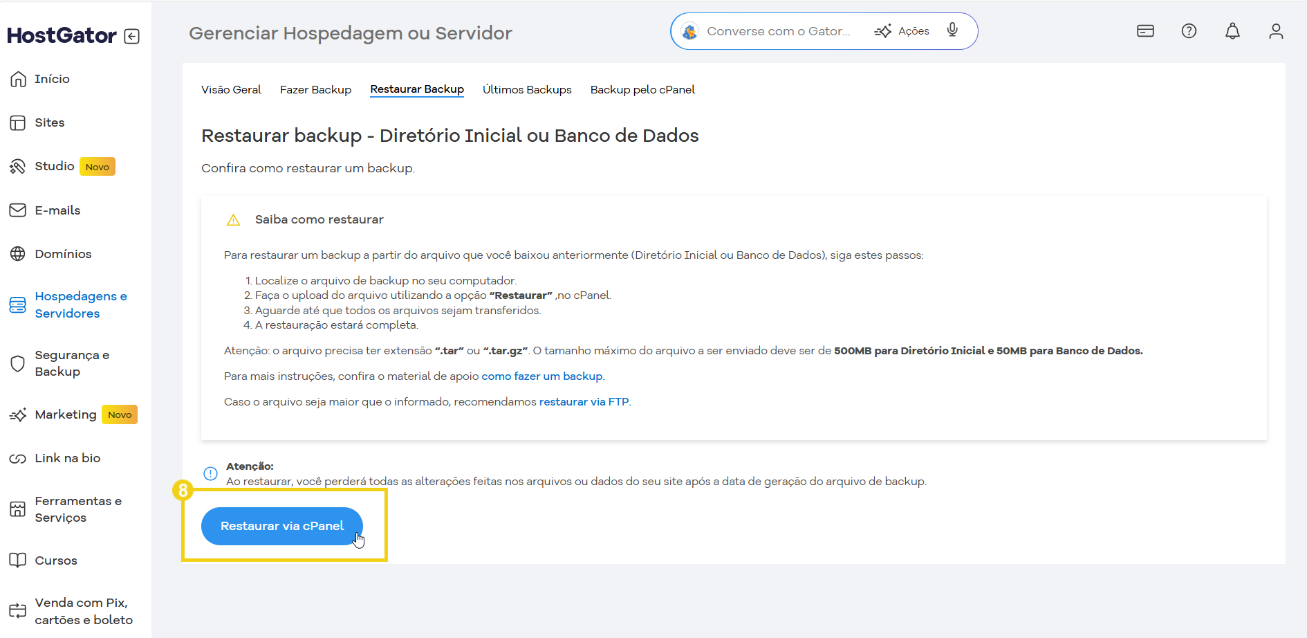 Interface de gerenciamento de hospedagem ou servidor na plataforma HostGator, com opções de backup e restauração de banco de dados.