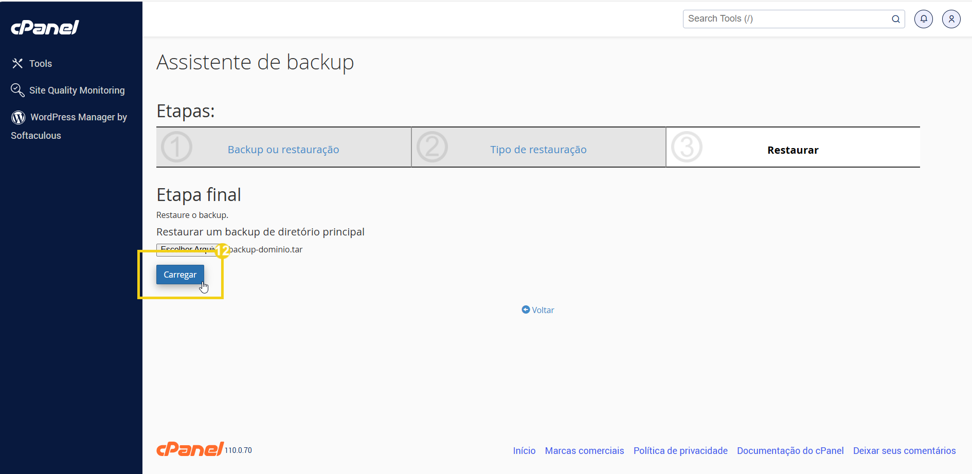 Painel do cPanel mostrando a etapa de restauração de backup, com o botão 'Carregar' destacado para restaurar o backup do site. 