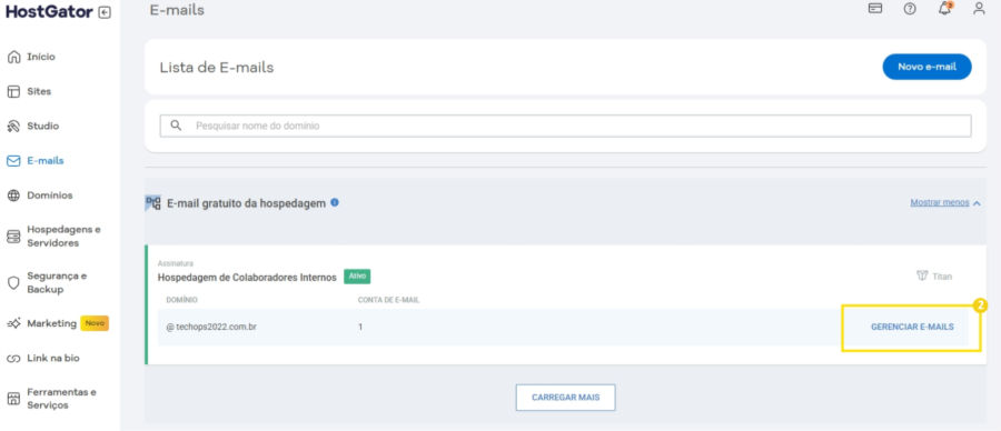 Interface de gerenciamento de e-mails HostGator exibindo o botão "Gerenciar E-mails" em destaque para a conta Titan. 