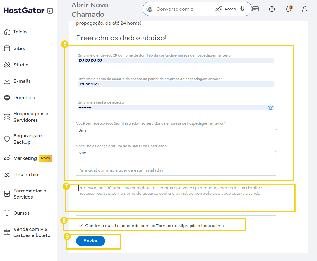 Tela de cadastro no HostGator com informações de domínio, senha, licença e confirmação de termos.