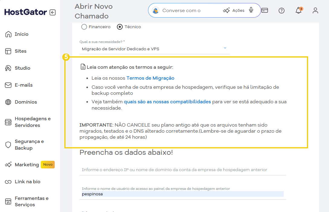 Tela de suporte da HostGator mostrando informações sobre migração de servidor e detalhes necessários para enviar um chamado.