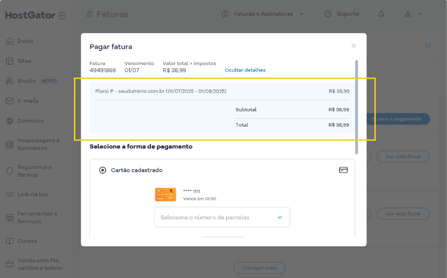 Imagem mostrando uma tela de pagamento de fatura no HostGator com detalhes do valor total de R$ 38,99 e opções de pagamento com cartão cadastrado.