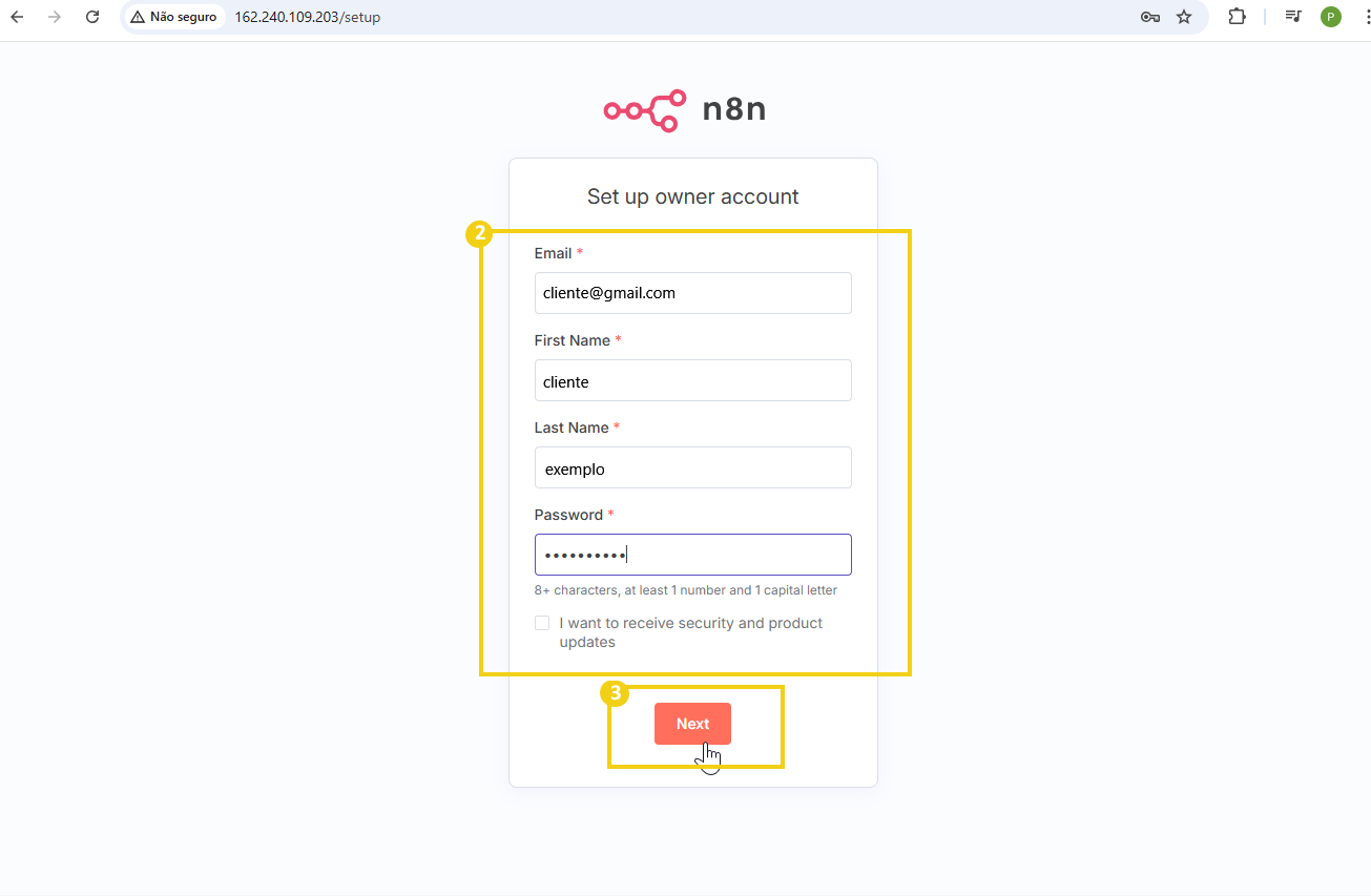 Tela de cadastro de conta no site n8n exibindo campos de e-mail, nome, sobrenome, senha e botão 'Next' para continuar.
