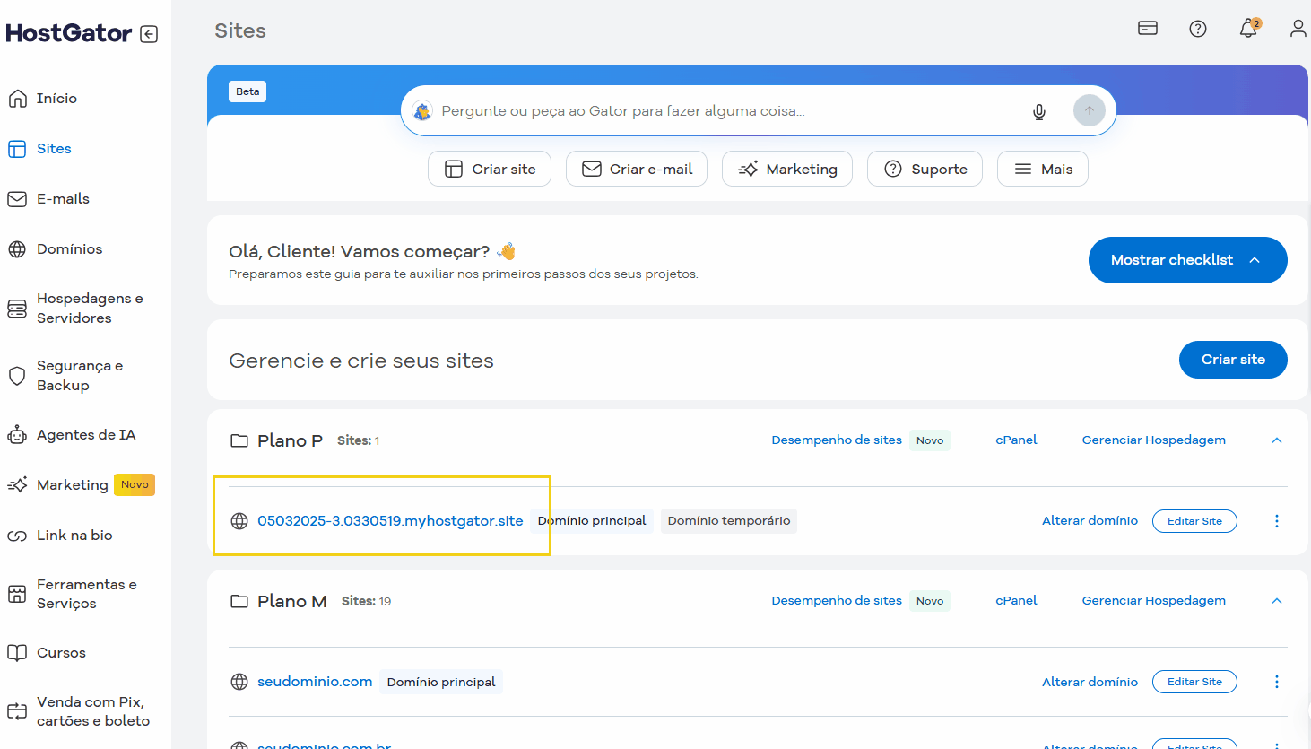 Imagem do portal do cliente HostGator, destacando a informação de domínio temporário mostrada