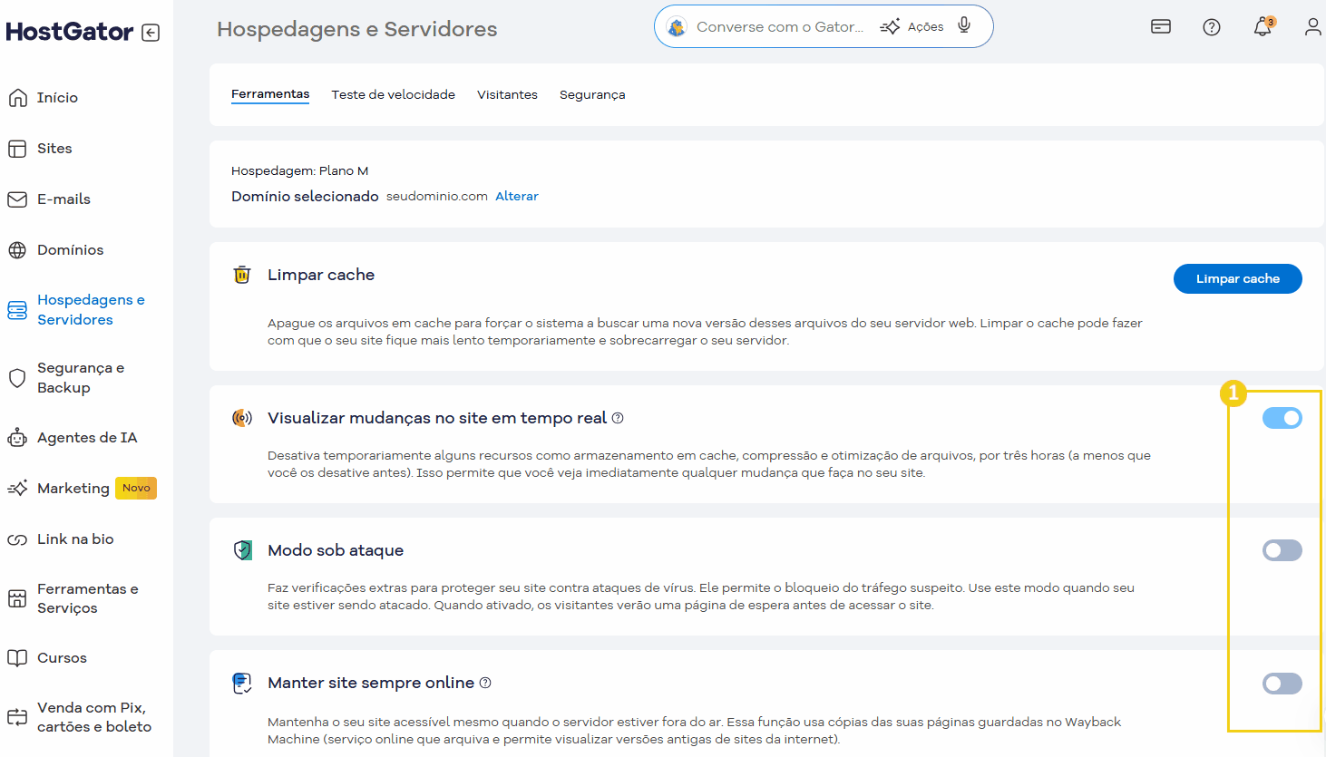 Imagem de painel de controle administrativo de hospedagem de site, mostrando opções como limpar cache, visualizar mudanças em tempo real e modo sob ataque, utilizado para gerenciar hospedagem e servidores.