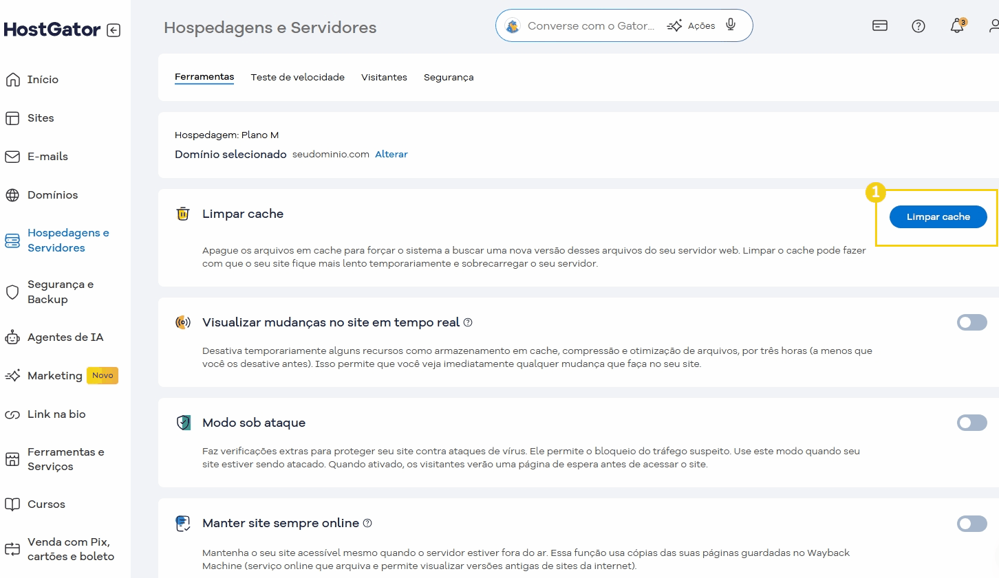 Tela do painel de controle do HostGator mostrando opções para otimizar hospedagem como limpar cache e modo de ataque.