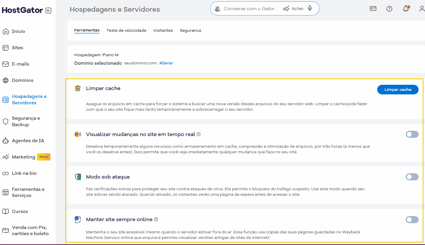 Configurações de hospedagem e serviços de servidor no painel do HostGator, incluindo opções para limpar cache, visualizar mudanças em tempo real e modo sob ataque.