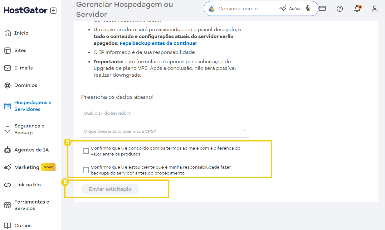 Imagem de uma tela de painel de controle da HostGator para gerenciamento de hospedagem e servidor, mostrando opções de configuração e solicitação.