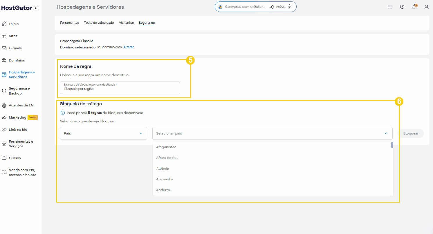 Tela de configuração de regras de bloqueio de tráfego no painel de hospedagem do HostGator, mostrando opções de gestão de segurança e domínio selecionado.