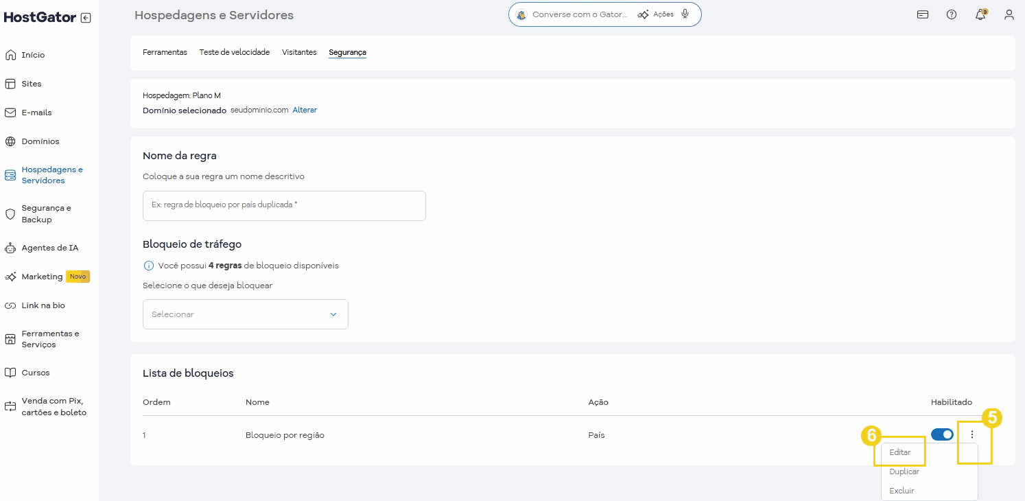 Tela do painel de controle do HostGator mostrando configurações de segurança para domínio Plano Turbo, incluindo opções de regras de bloqueio de tráfego e nome da regra.