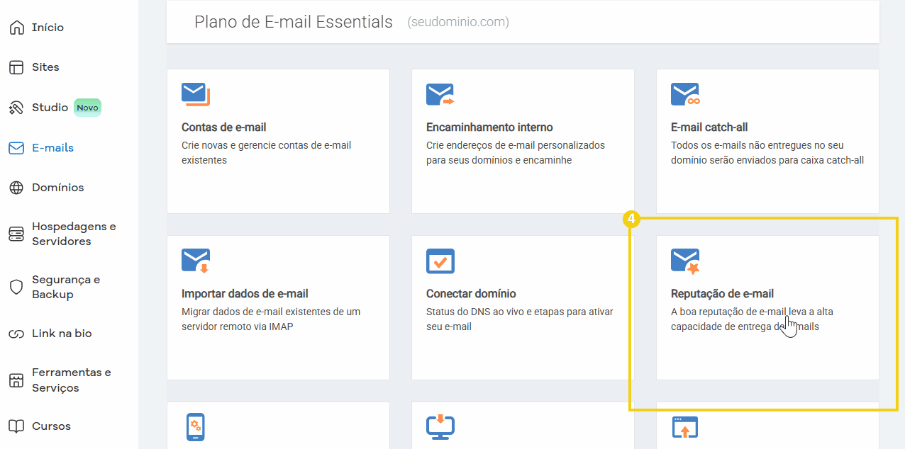 Imagem de painel de controle do HostGator mostrando opções para gerenciar e-mails, incluindo reputação de e-mail, contas de e-mail e conexão de domínio.