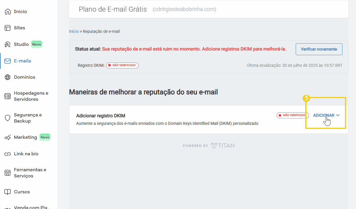 Tela do painel do HostGator mostrando a opção de adicionar registro DKIM para melhorar a reputação do e-mail, na plataforma Titan.