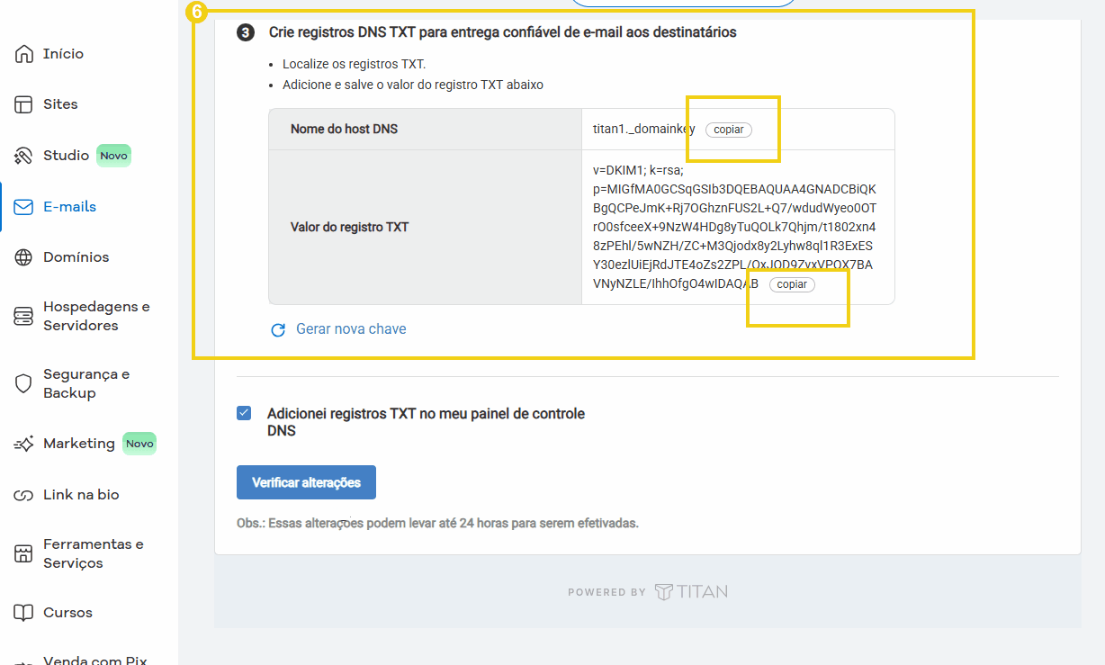 Tela de gerenciamento de e-mails no HostGator com instruções para criação de registros DNS para entrega confiável de e-mails, com destaque para o uso da ferramenta Titan de gerenciamento de DNS.