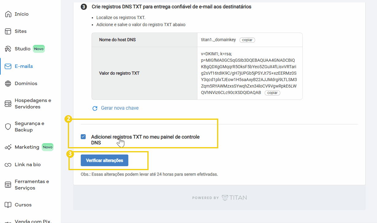 Imagem do painel de controle do Gerenciador de E-mail Titan, mostrando a opção de adicionar registros TXT e verificar alterações para configurar DNS.