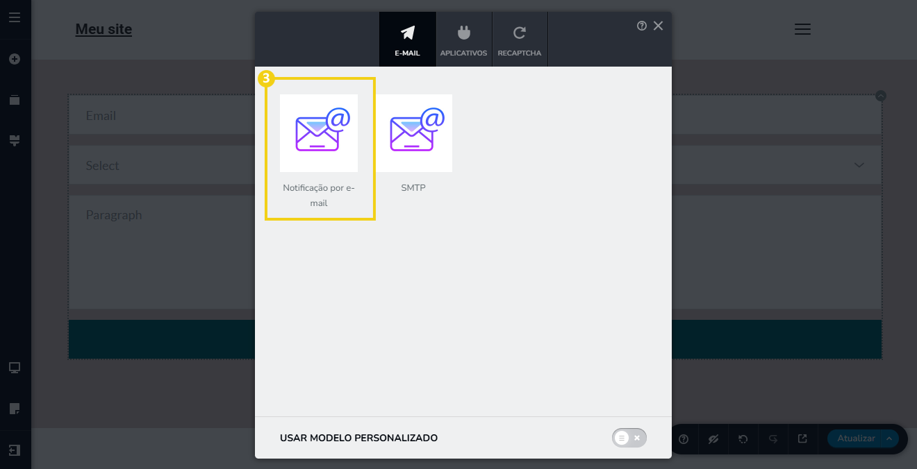 Imagem mostra a tela do editor do Criador de Sites, com marcação na opção "Notificação por e-mail"