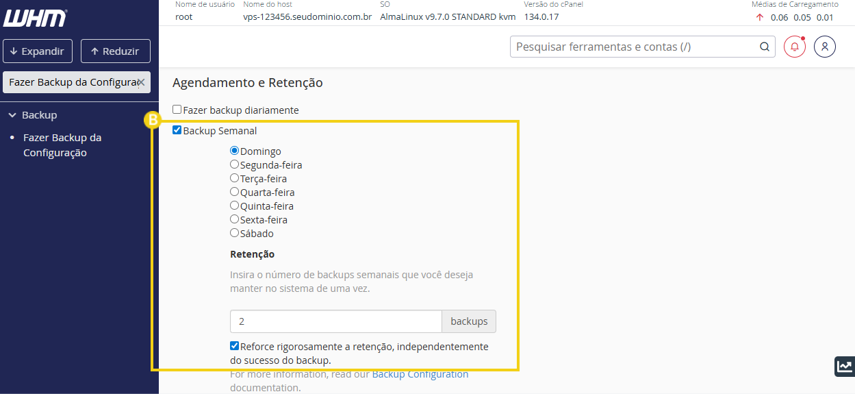 Imagem mostra painel do WHM, destacando opção "backup semanal"