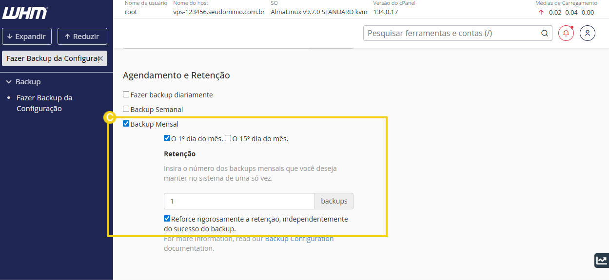 Imagem mostra painel do WHM, destacando opção "backup mensal"