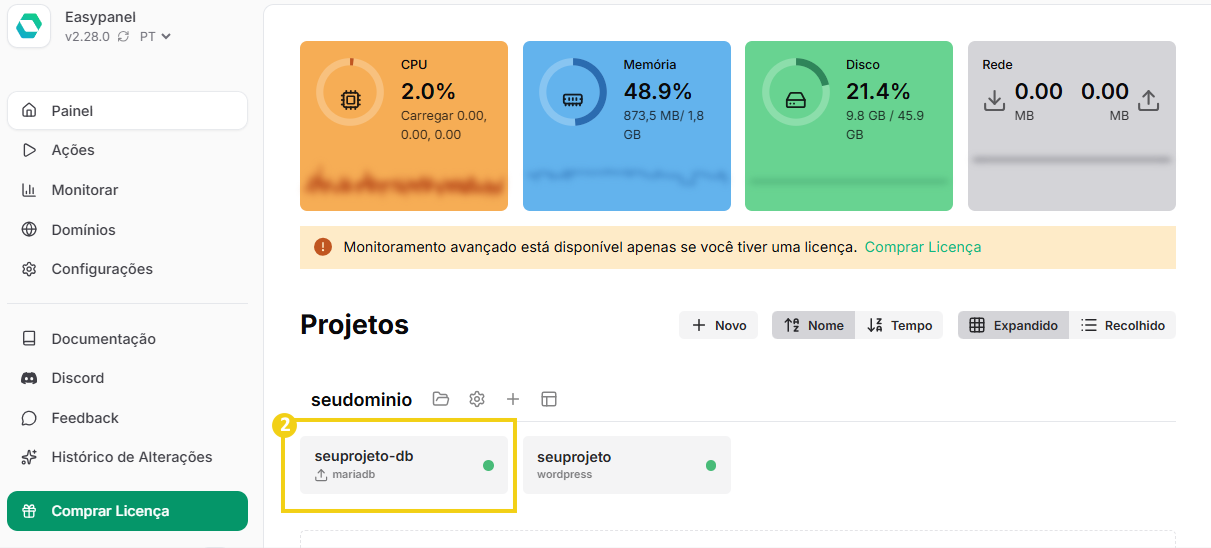 Imagem mostra painel de controle Easypanel, com destaque na seção "projetos" o nome do banco de dados