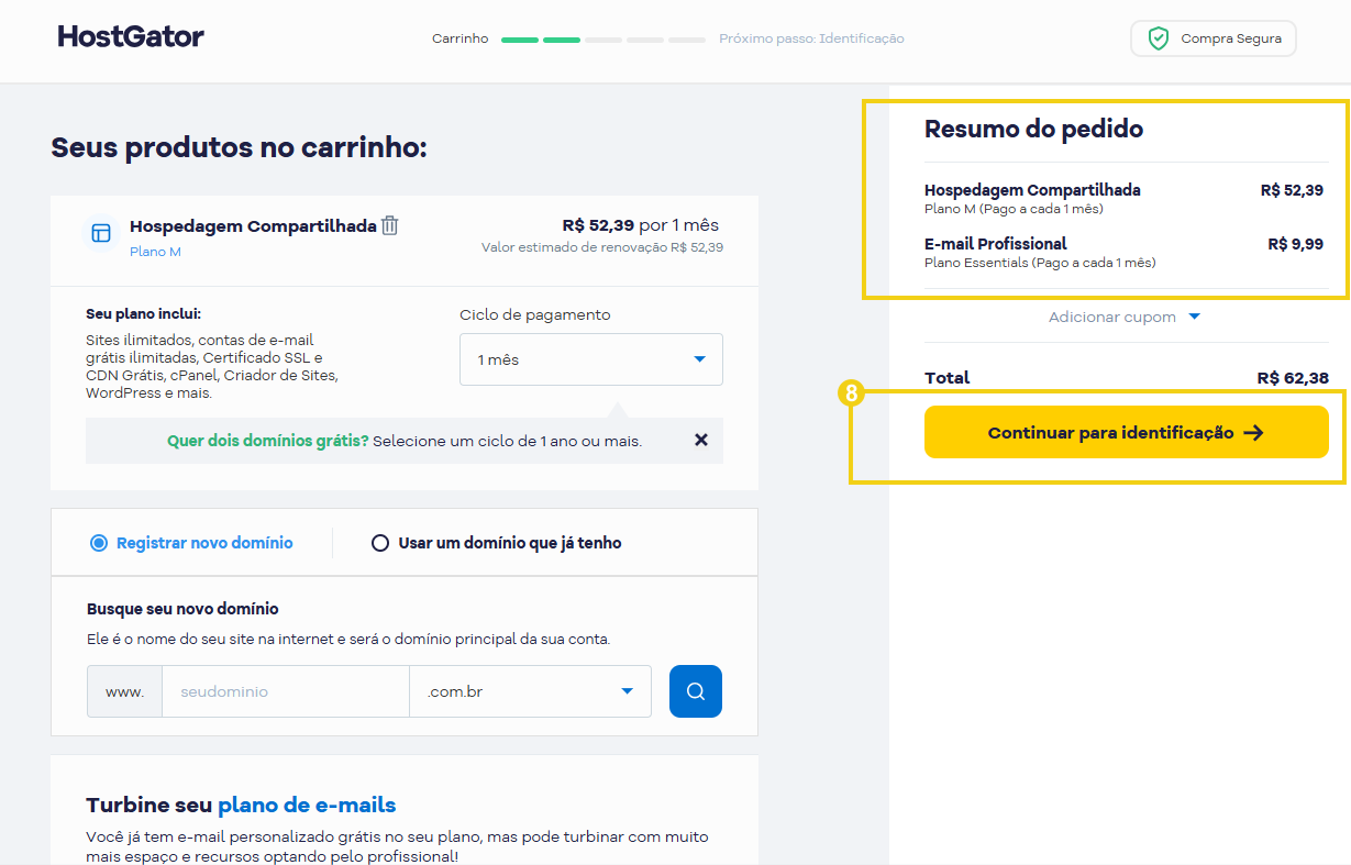 Tela de checkout de compra de hospedagem compartilhada na HostGator mostrando opções de domínio, planos e pagamento. Visível o resumo do pedido e botão para continuar na identificação.