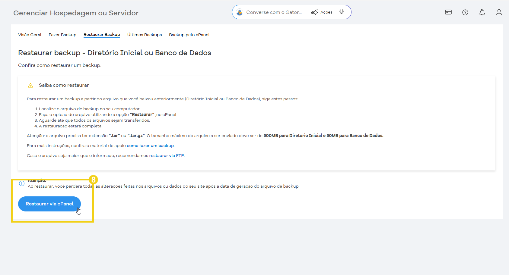 Tela de gerenciamento de hospedagem mostrando opções para restaurar backup de diretório inicial ou banco de dados via HostGator, focado em restaurar backup por e-mail.