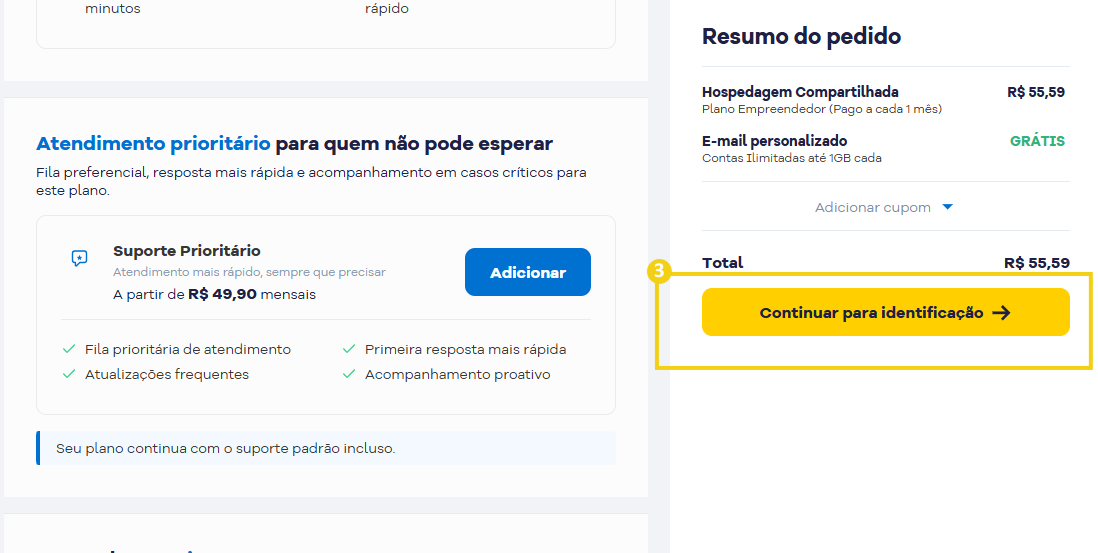 Tela de resumo do pedido em site de assinatura, destacando hospedagem compartilhada, e-mail personalizado com oferta grátis e botão “Continuar para identificação”.