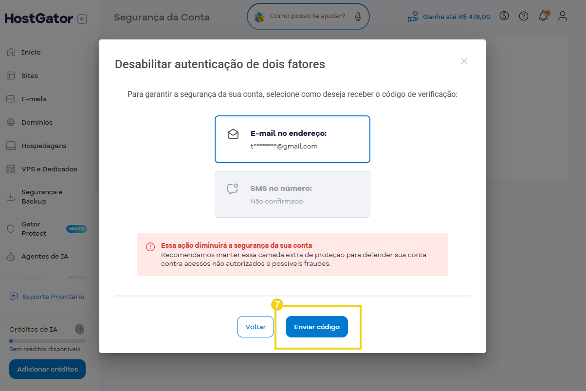 Tela do HostGator com aviso para desabilitar a autenticação de dois fatores, mostrando opção de envio do código por e-mail e botão “Enviar código”.
