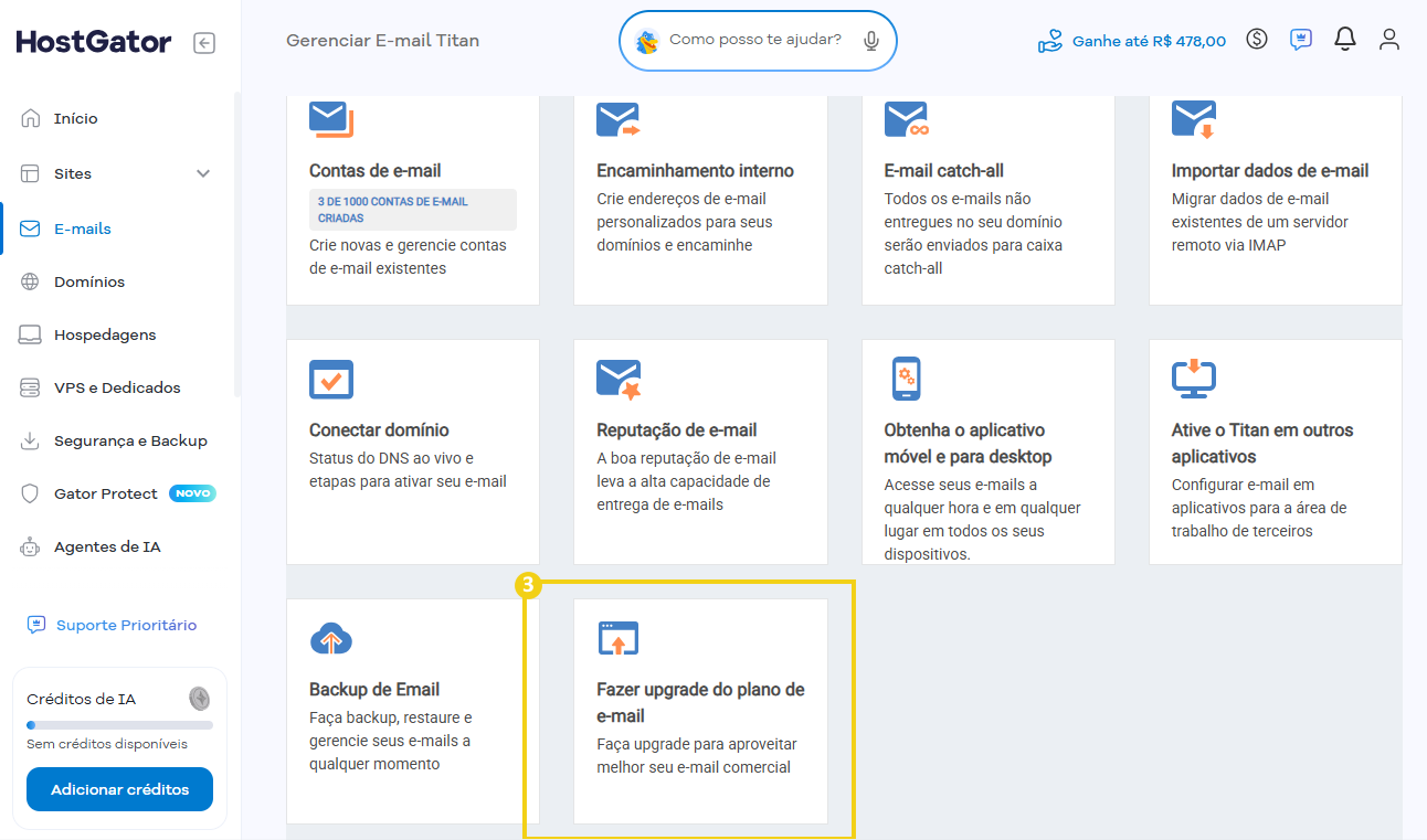 Imagem destaca área de gerenciamento de e-mails, mostrando a opção Fazer upgrade do plano de e-mail no final da tela